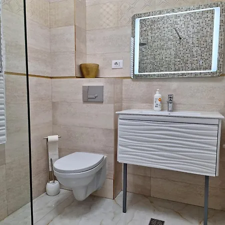 De Lux Mamaia Nord In Zona Restaurantului Hanul Cu Peste Năvodari