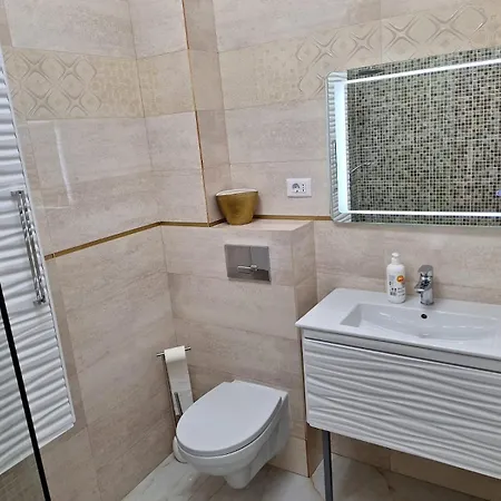 De Lux Mamaia Nord In Zona Restaurantului Hanul Cu Peste